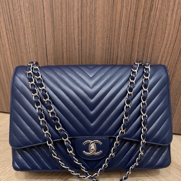 CHANEL Maxi Flap in Navy Caviar Chevron - Picture 1 of 16